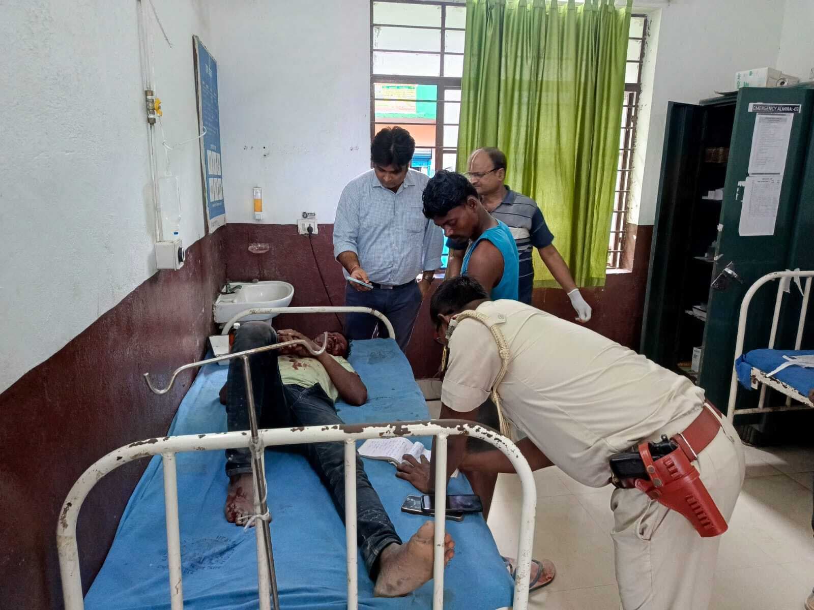 दो बाइकों की टक्कर, एक ही परिवार के दो सहित तीन घायल