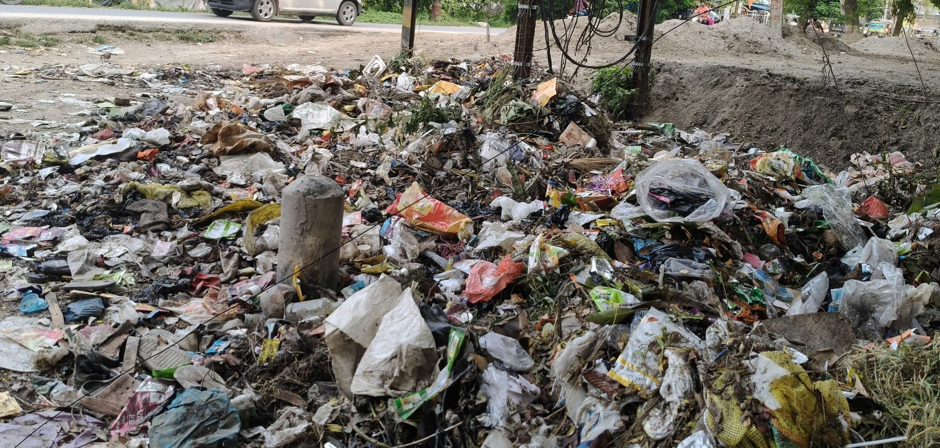 नेहरू चौक पर कचरा डंप होने से स्थिति नारकीय, ईओ ने कहा- जल्द होगा निस्तारण