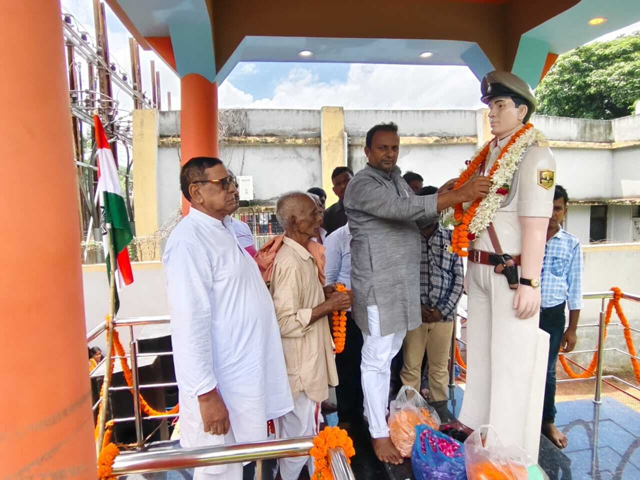 शहीद दारोगा मिथलेश कुमार साह की पुण्यतिथि पर दी गयी श्रद्धांजलि