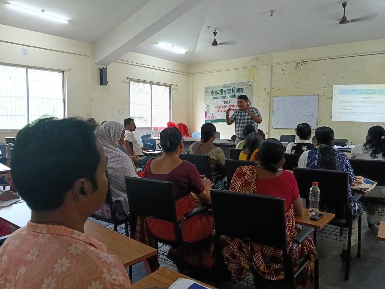 Jamshedpur news. पंचायत प्रतिनिधियों को ग्रामसभा के अधिकार व जिम्मेदारी के बारे में बताया