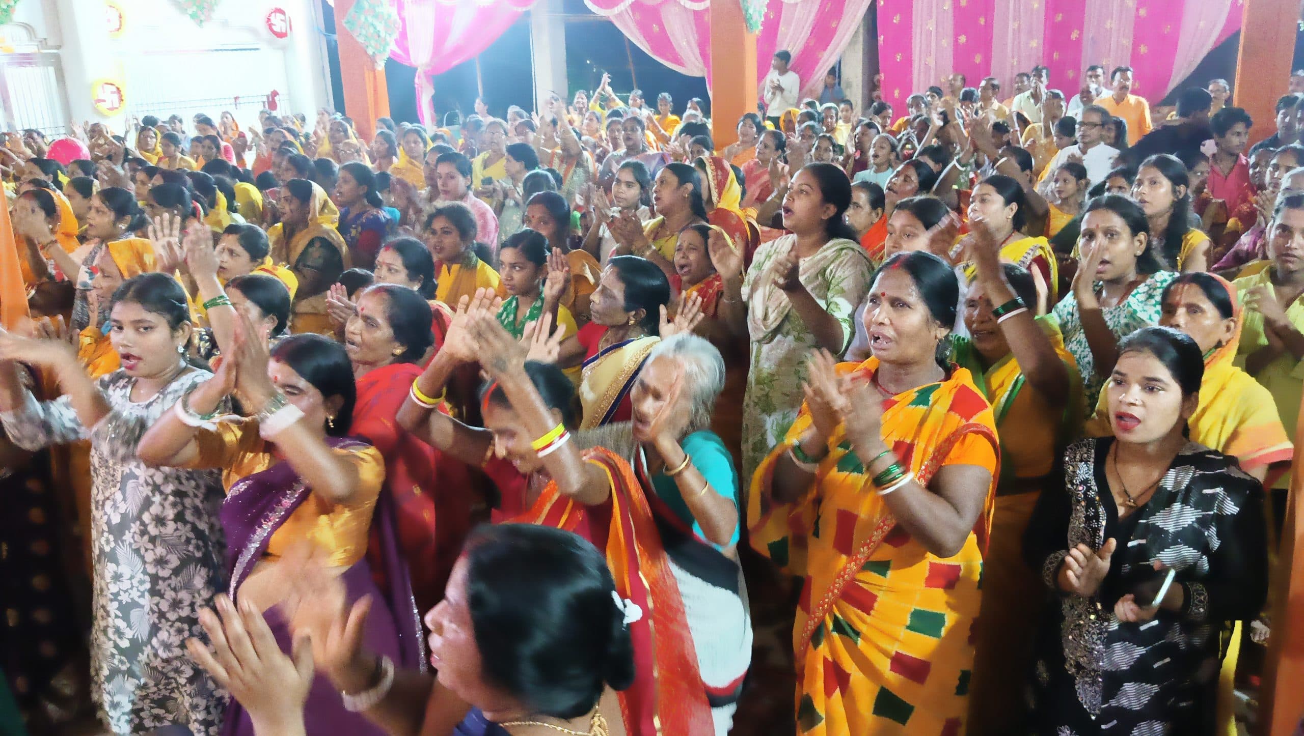 भगवान श्री कृष्ण की निकाली गयी बारात, बड़ी संख्या में श्रद्धालुओं ने लिया भाग