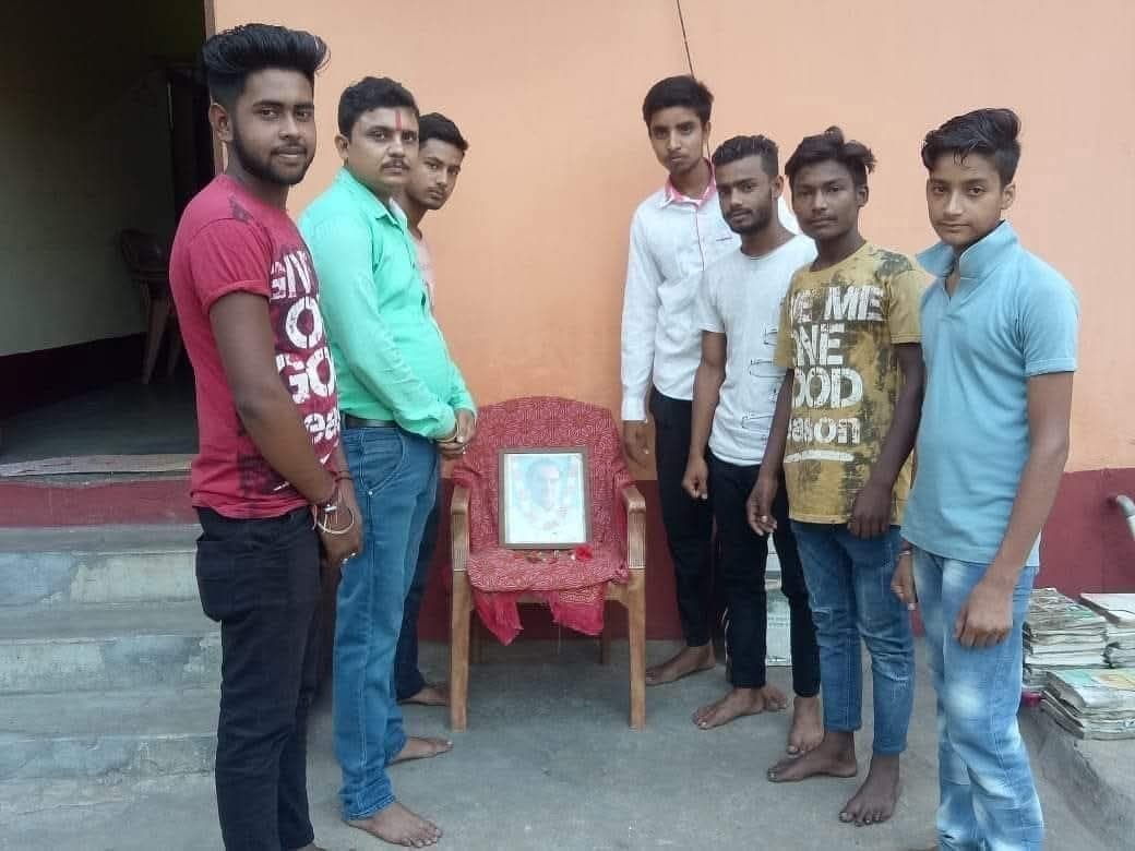 कांग्रेस नगर कमेटी ने राजीव गांधी को किया याद