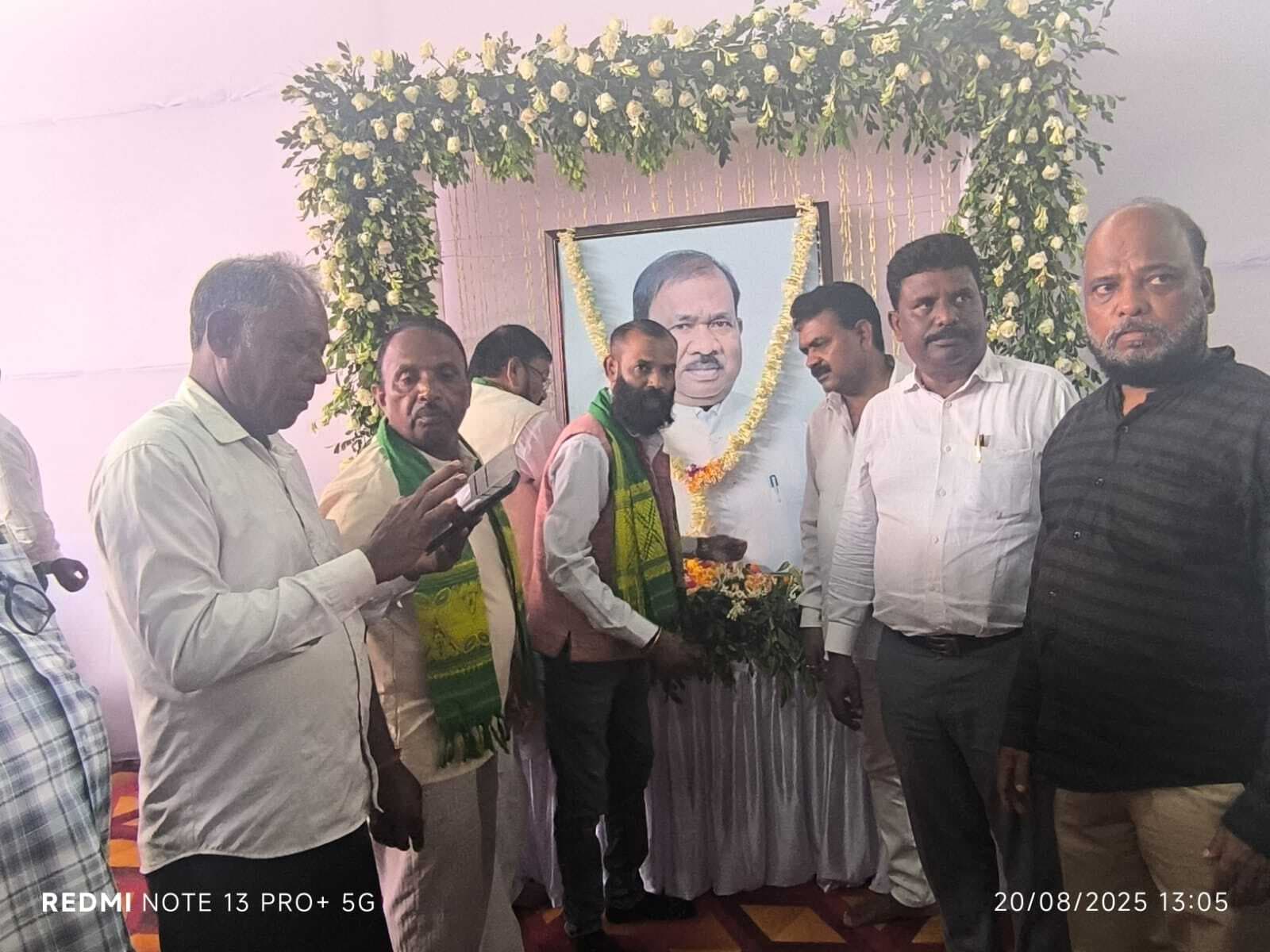 Jamshedpur news. झारखंड आंदोलनकारी संघर्ष मोर्चा ने रामदास सोरेन को श्रद्धांजलि दी