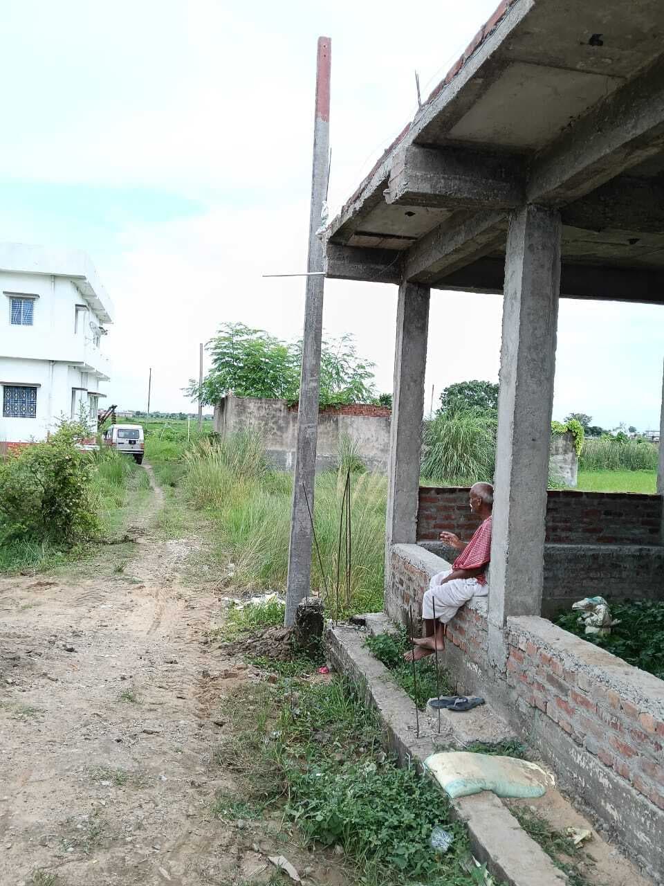 Aurangabad News : डीएम के निर्देश पर शुरू हुआ पोल व तार लगाने का कार्य