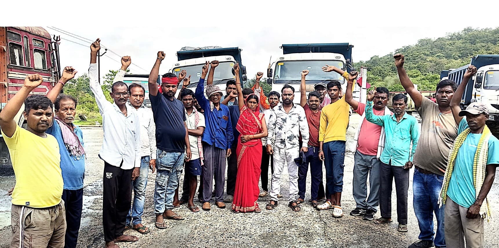 Bokaro News : ठेका मजदूरों का आंदोलन दूसरे दिन रहा जारी