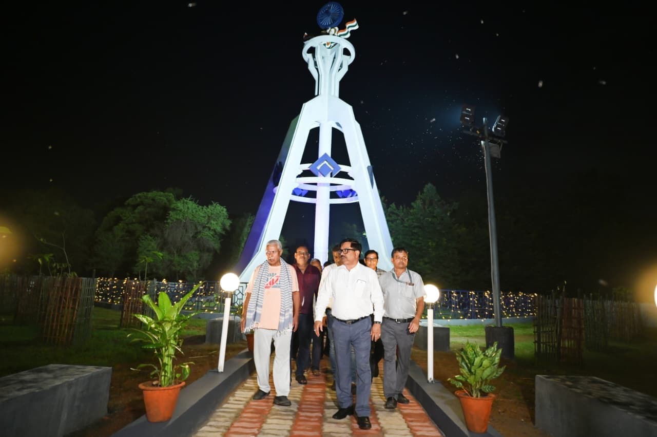 Bokaro News : स्वास्थ्य व सामुदायिक गतिविधियों का प्रमुख केंद्र बनेगा स्वर्ण जयंती स्मारक : निदेशक प्रभारी