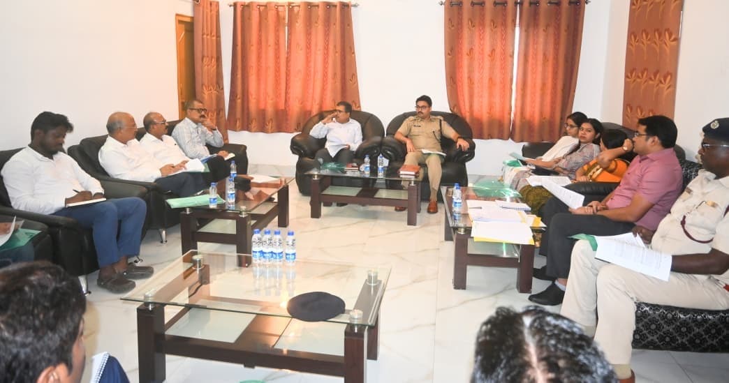 Bokaro News : हवाई अड्डा को पूर्ण रूप से संचालित करने के लिए सभी निर्माण कार्य 15 अक्तूबर तक करें पूरा : डीसी