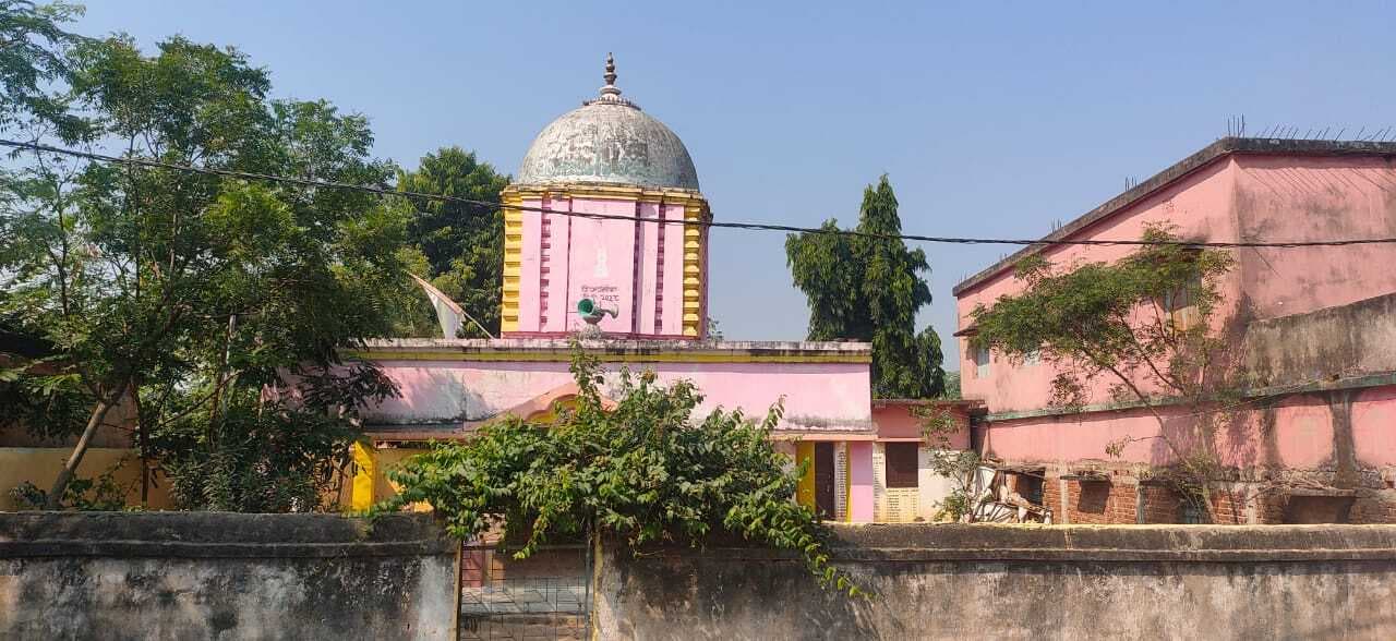Seraikela Kharsawan News : जैन मंदिर तक सड़क निर्माण लंबित, आस्था की राह कठिन