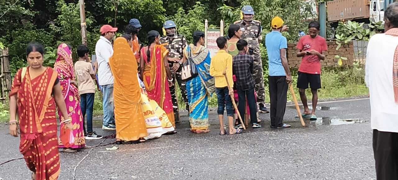 Bokaro News : अलकुशा मोड़ पर पुलिस व प्रदर्शनकारियों के बीच झड़प, सियालजोरी थाना प्रभारी सहित कई घायल