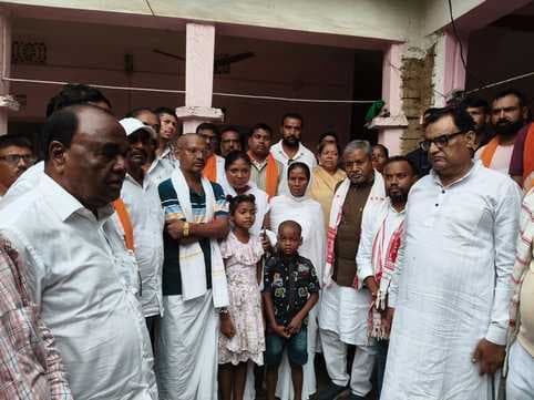 ललमटिया पहुंचे बाबूलाल, गोड्डा पुलिस पर उठाये सवाल, लगाया आरोप