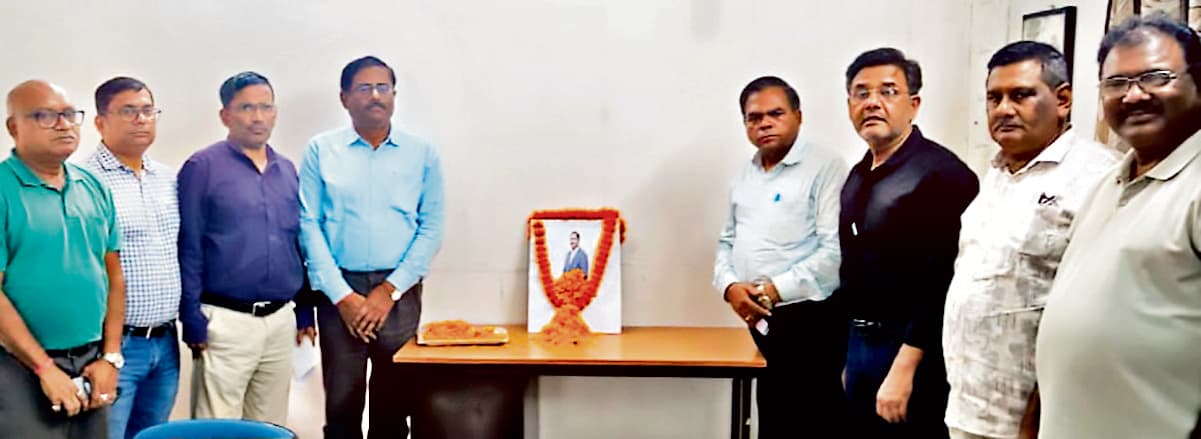 Chaibasa News : कोल्हान विवि में पूर्व मंत्री रामदास सोरेन को श्रद्धांजलि दी