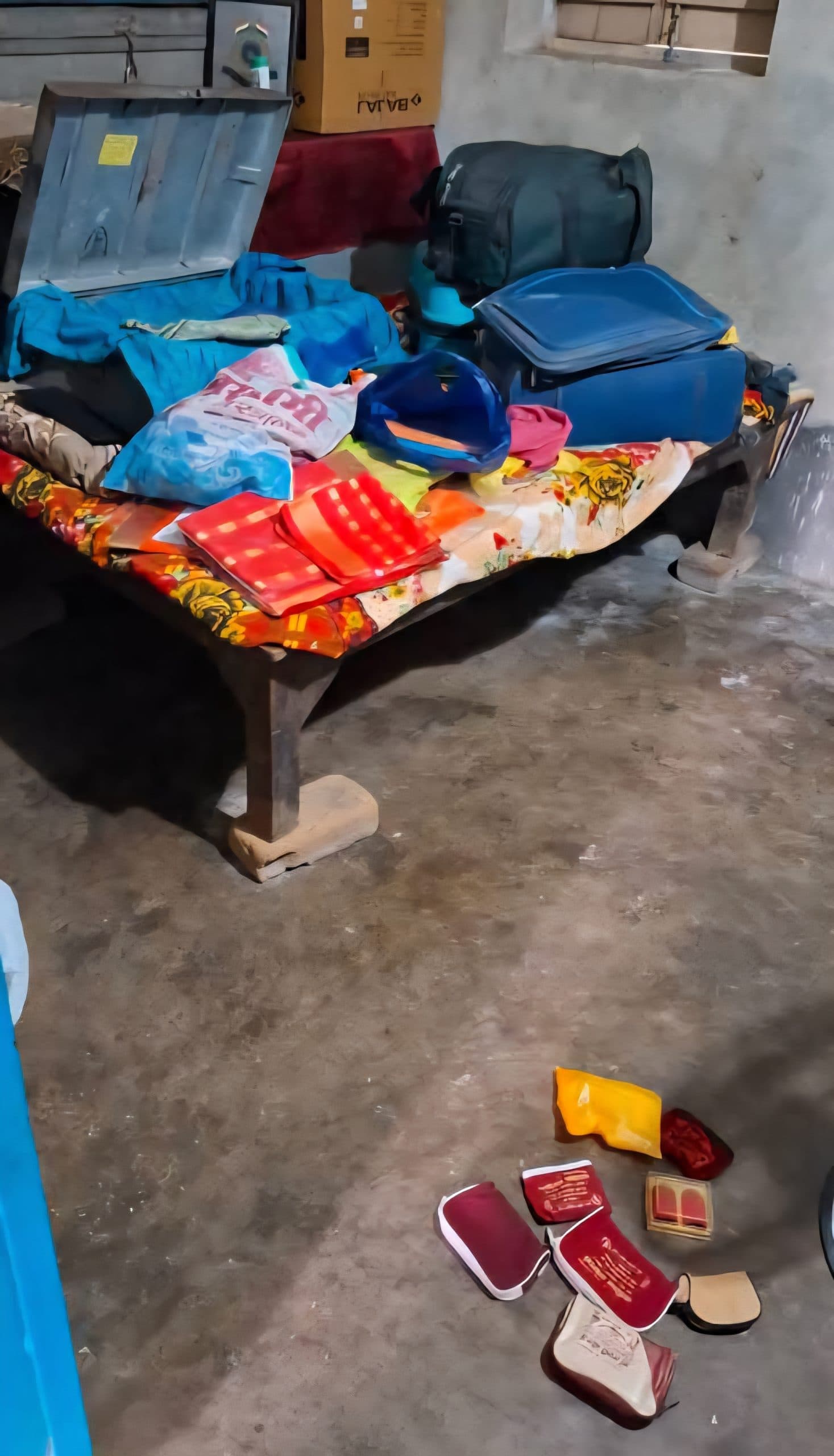 दुकान का शटर काट 28 लाख का मोबाइल व 3 लाख नकद की चोरी