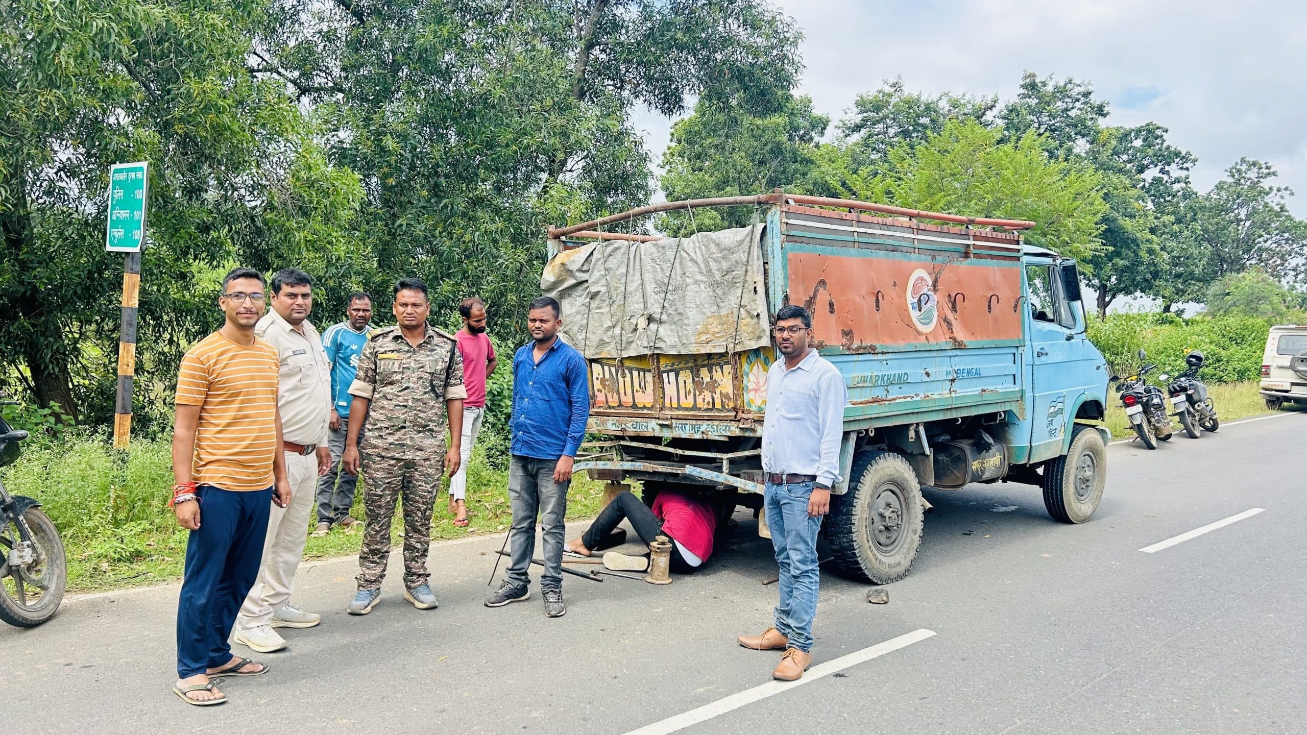 Giridih News: ढिबरा लदे दो वाहन जब्त, जांच-पड़ताल शुरू