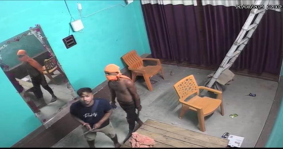 रात में हुई चोरी का सुबह पुलिस ने किया उद्भेन, एक गिरफ्तार