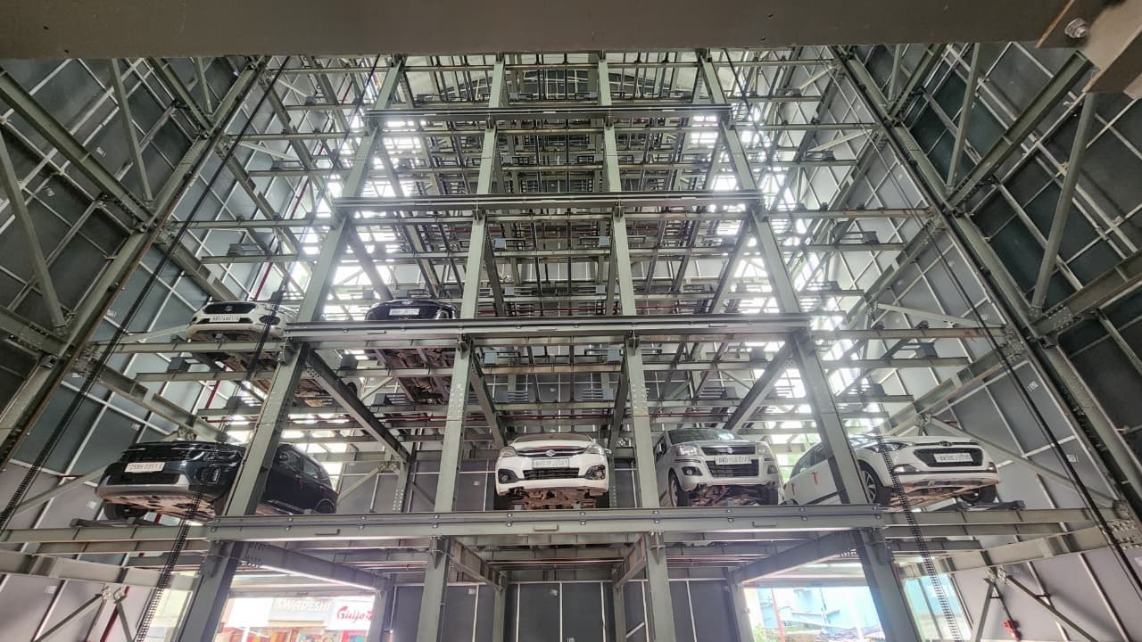 Patna News : मौर्यालोक में शुरू हुईं दोनों मल्टीलेवल कार पार्किंग