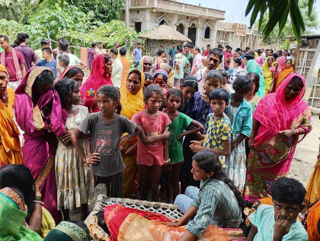 hajipur news. सड़क दुर्घटना में घायल बाइक सवार की इलाज के दौरान मौत, विरोध में जाम की सड़क