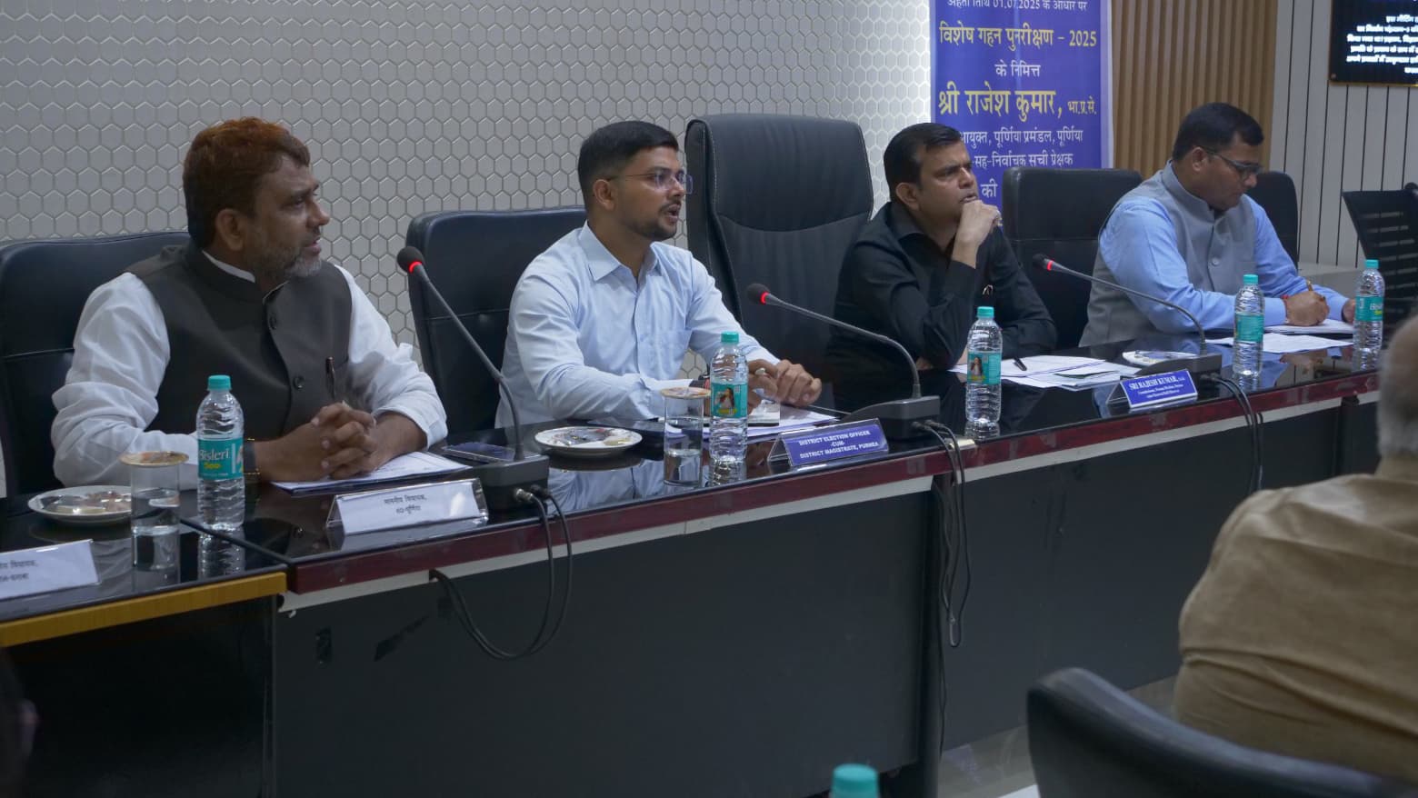 निर्वाचन सूची में त्रुटि पाये जाने पर कर्मियों पर होगी सख्त कार्रवाई : आयुक्त