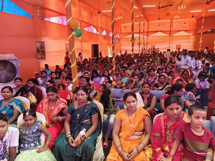 श्रीकृष्ण की छठी पर बच्चों ने अपनी सांस्कृतिक प्रस्तुति से लोगों का मोहा मन