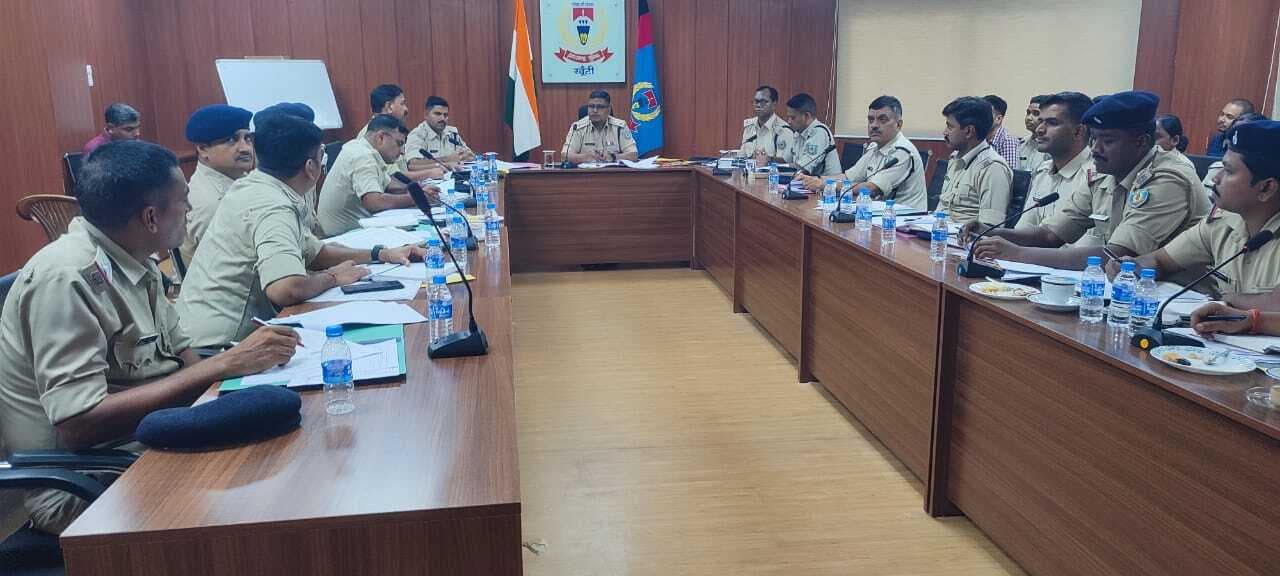 त्योहारों में कानून-व्यवस्था बनाये रखे : एसपी