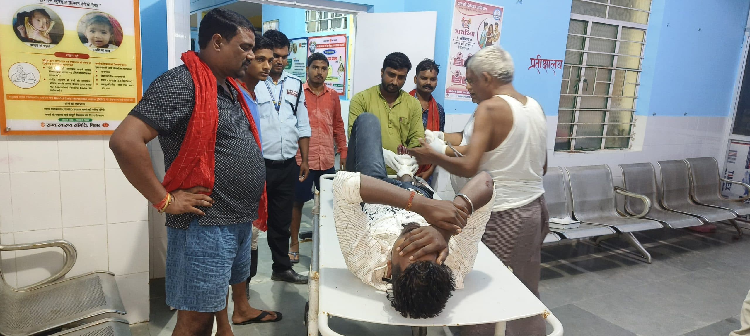 ऑटो व बाइक की भिड़ंत में दो युवक जख्मी, रेफर