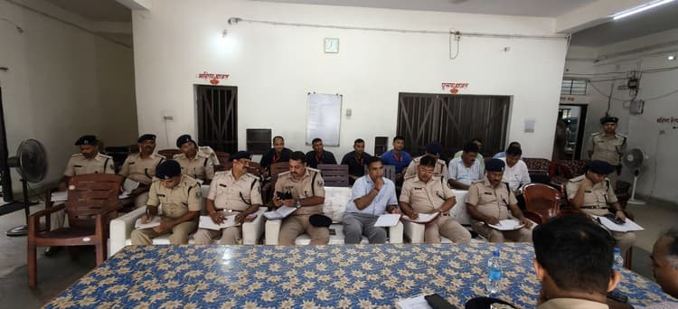 राहुल गांधी के वोटर अधिकार यात्रा को लेकर एसपी ने की बैठक