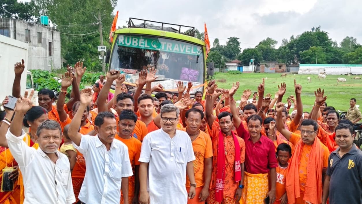 भोलेभक्तों का जत्था देवघर हुआ रवाना