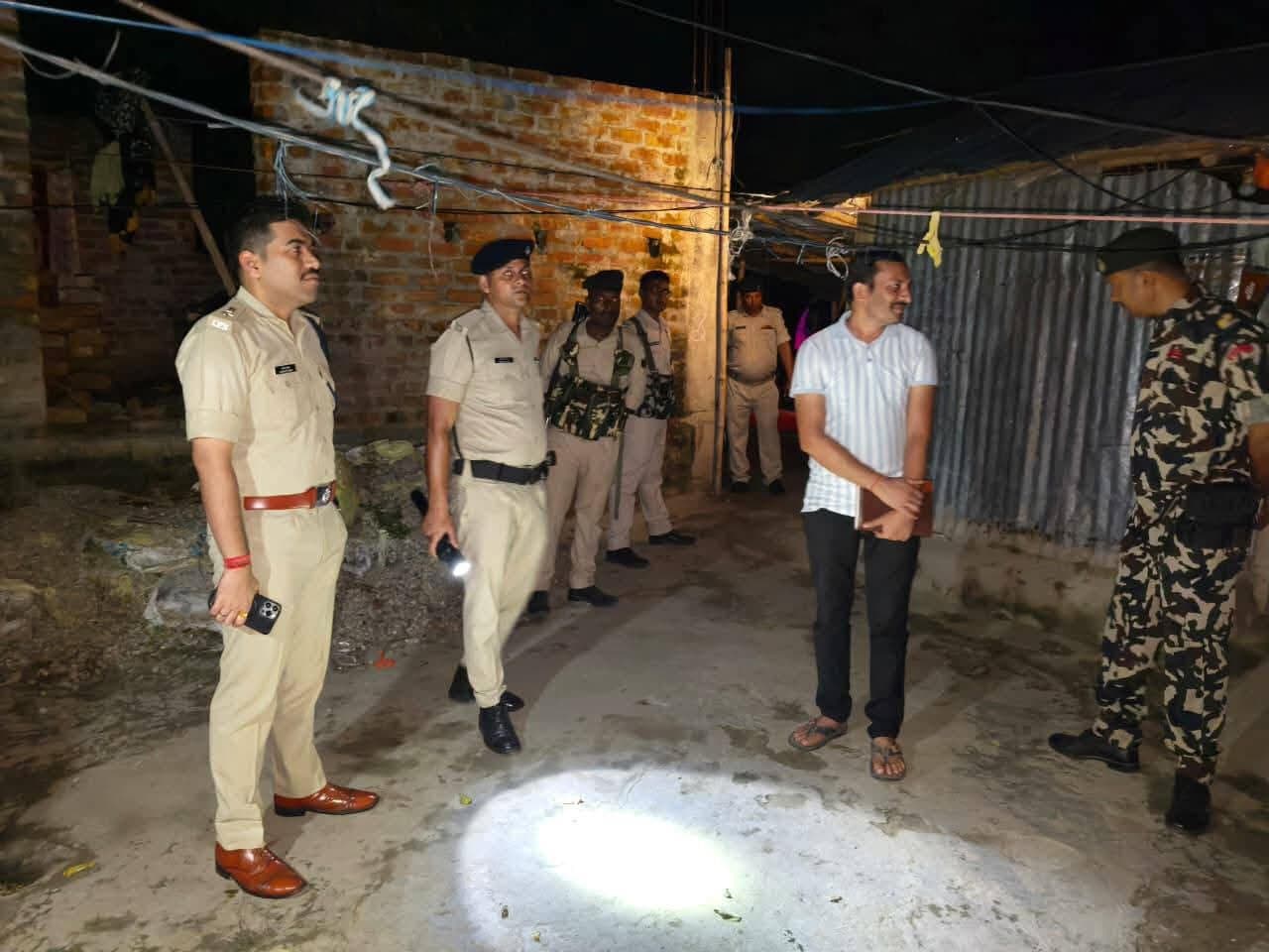 एसपी ने आधी रात को संदिग्ध स्थानों का लिया जायजा