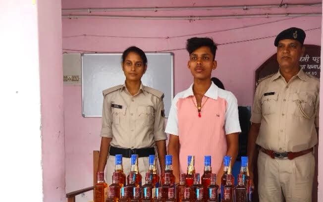 11 लीटर विदेशी शराब के साथ एक तस्कर गिरफ्तार