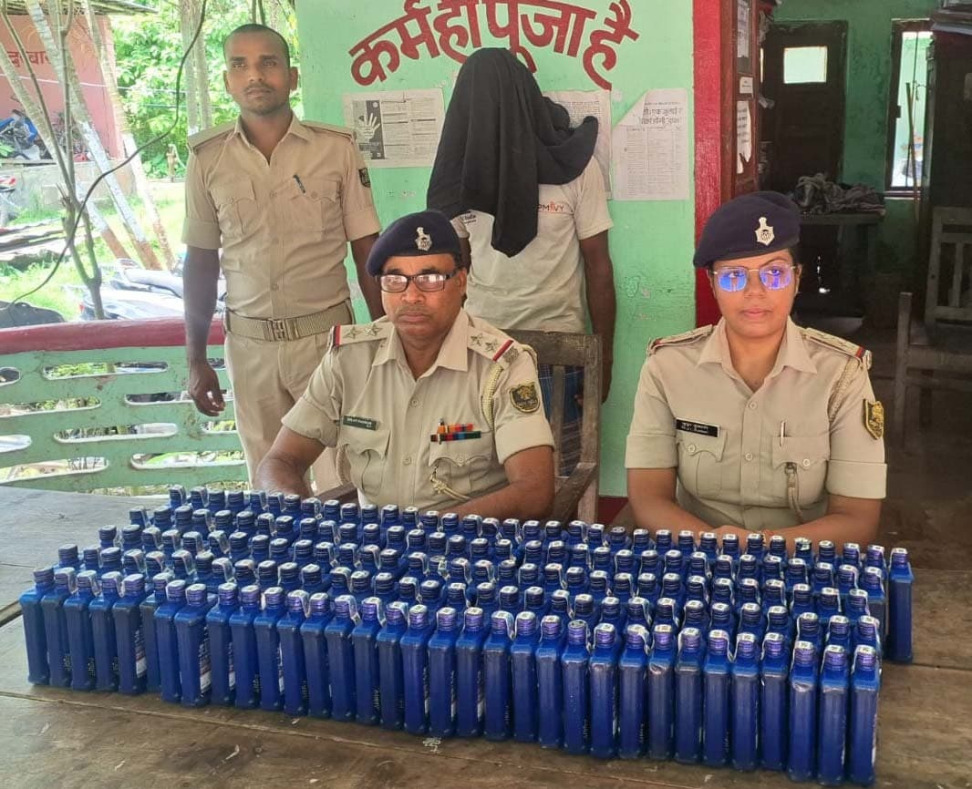 168 बोतल शराब के साथ तस्कर गिरफ्तार