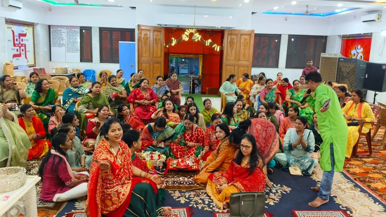 Deoghar News : भादो महोत्सव की शुरुआत, दादी माता को चढ़ायी गयी मेहंदी