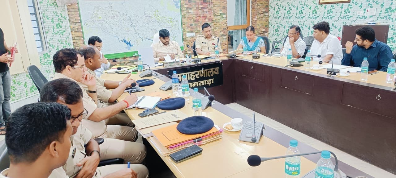 नशामुक्ति को लेकर नियमित चलायें जागरुकता अभियान : डीसी