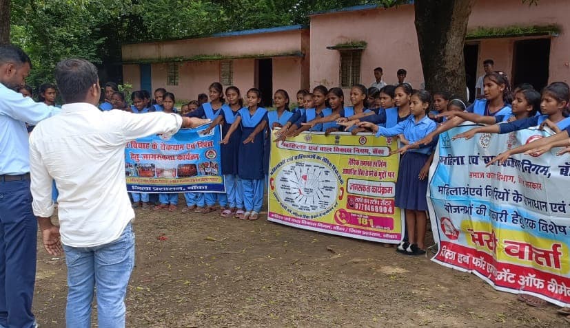 सखी वार्ता में छात्राओं को अधिकारों की दी जानकारी