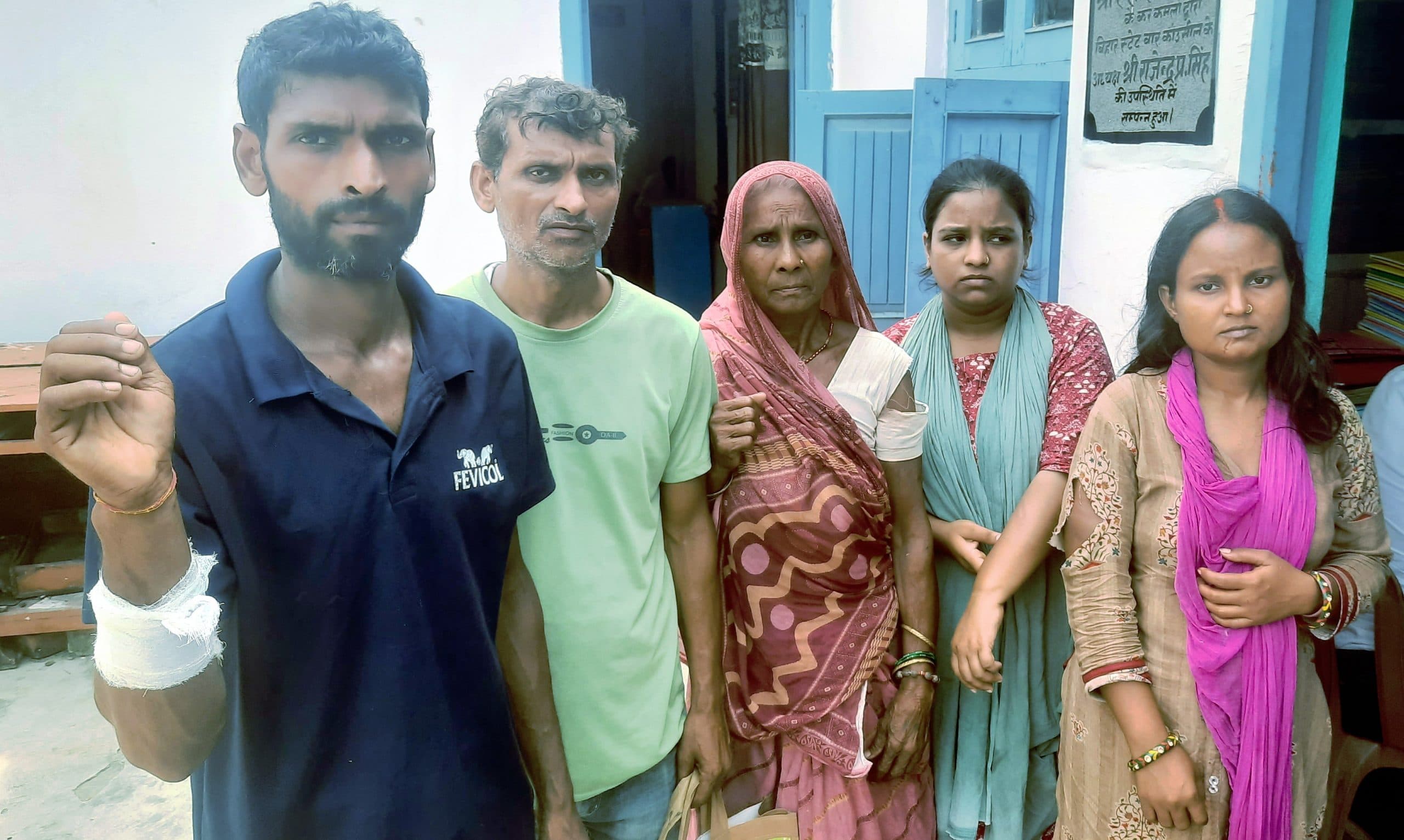 पताही में मकान निर्माण को लेकर दो पक्षों में हिंसक झड़प, तोड़फोड़ का वीडियो वायरल