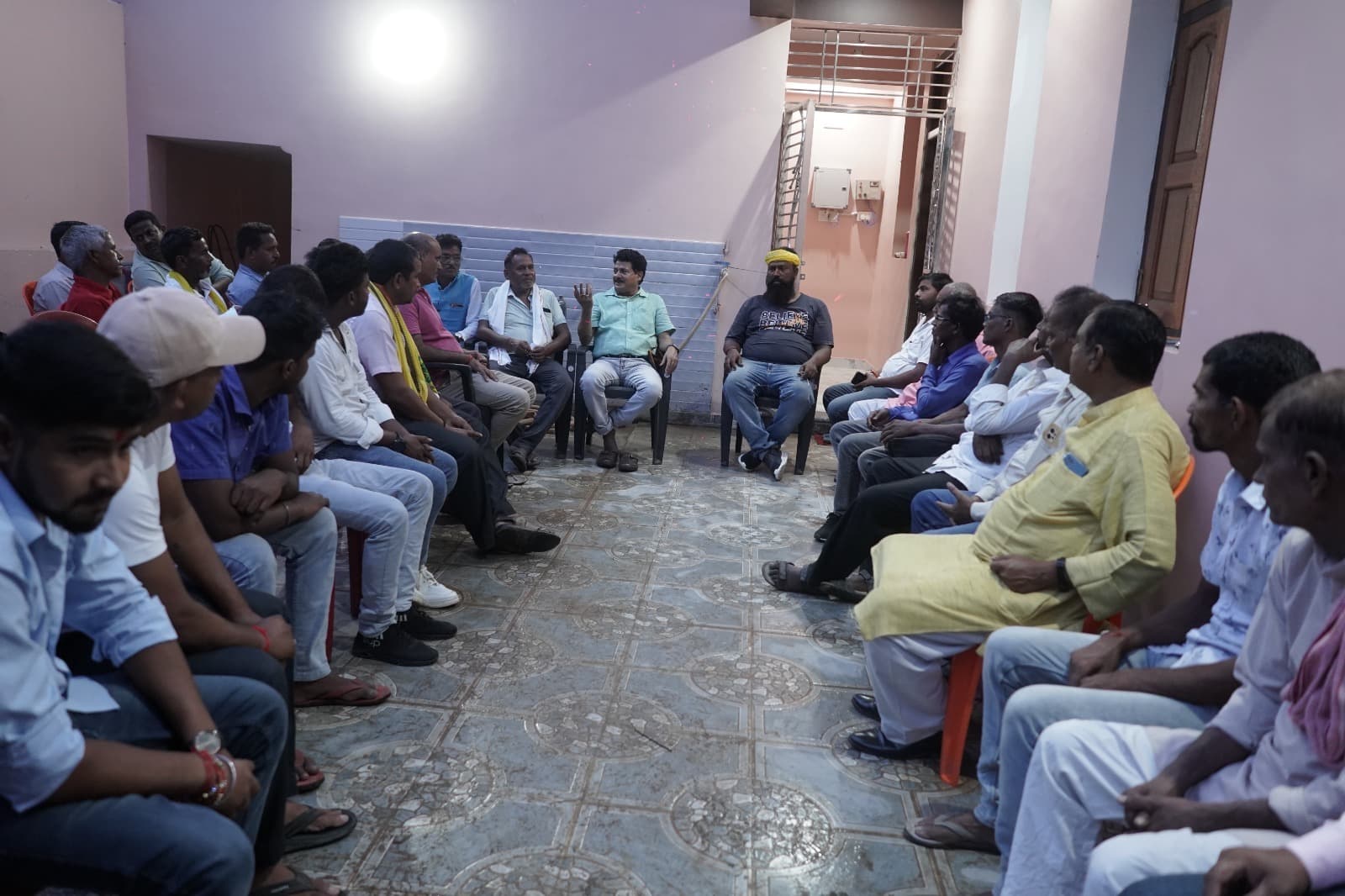 बूथ सशक्तिकरण को लेकर जन सुराज कार्यकर्ताओं की चर्चा