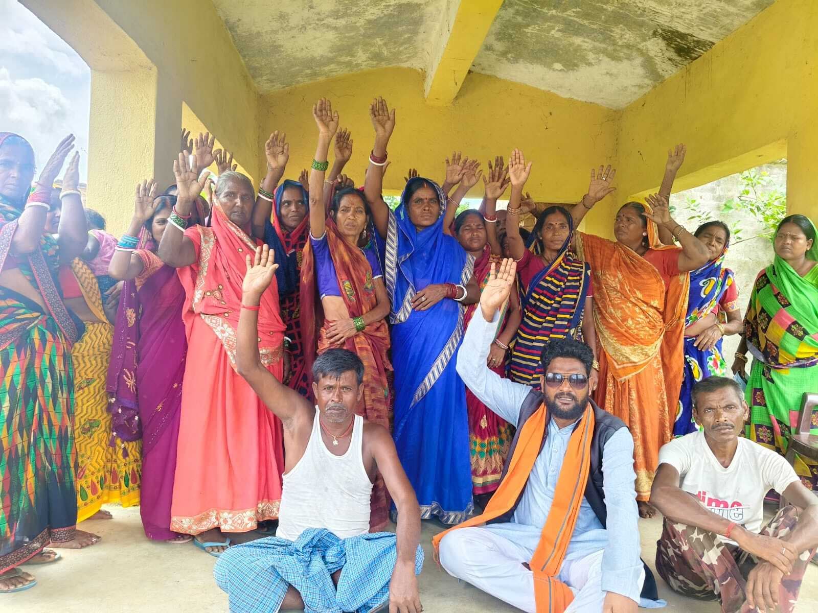 बलियो घाट पर पुल की मांग को लेकर ग्रामीणों ने किया प्रदर्शन