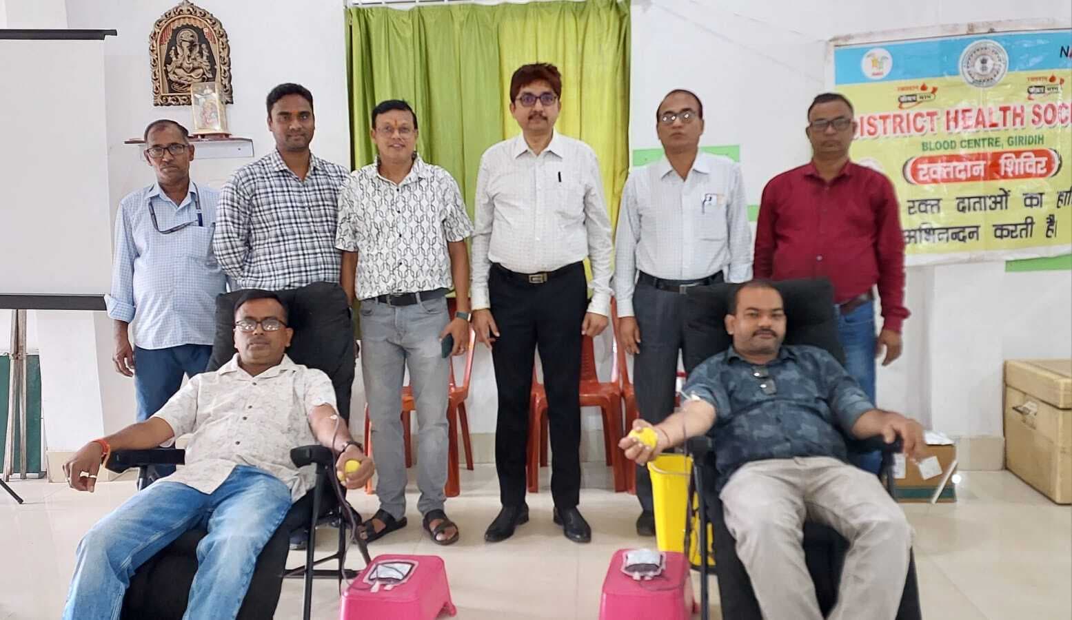 Giridih News :जिला सर्राफा संघ के शिविर में 37 यूनिट रक्त संग्रह