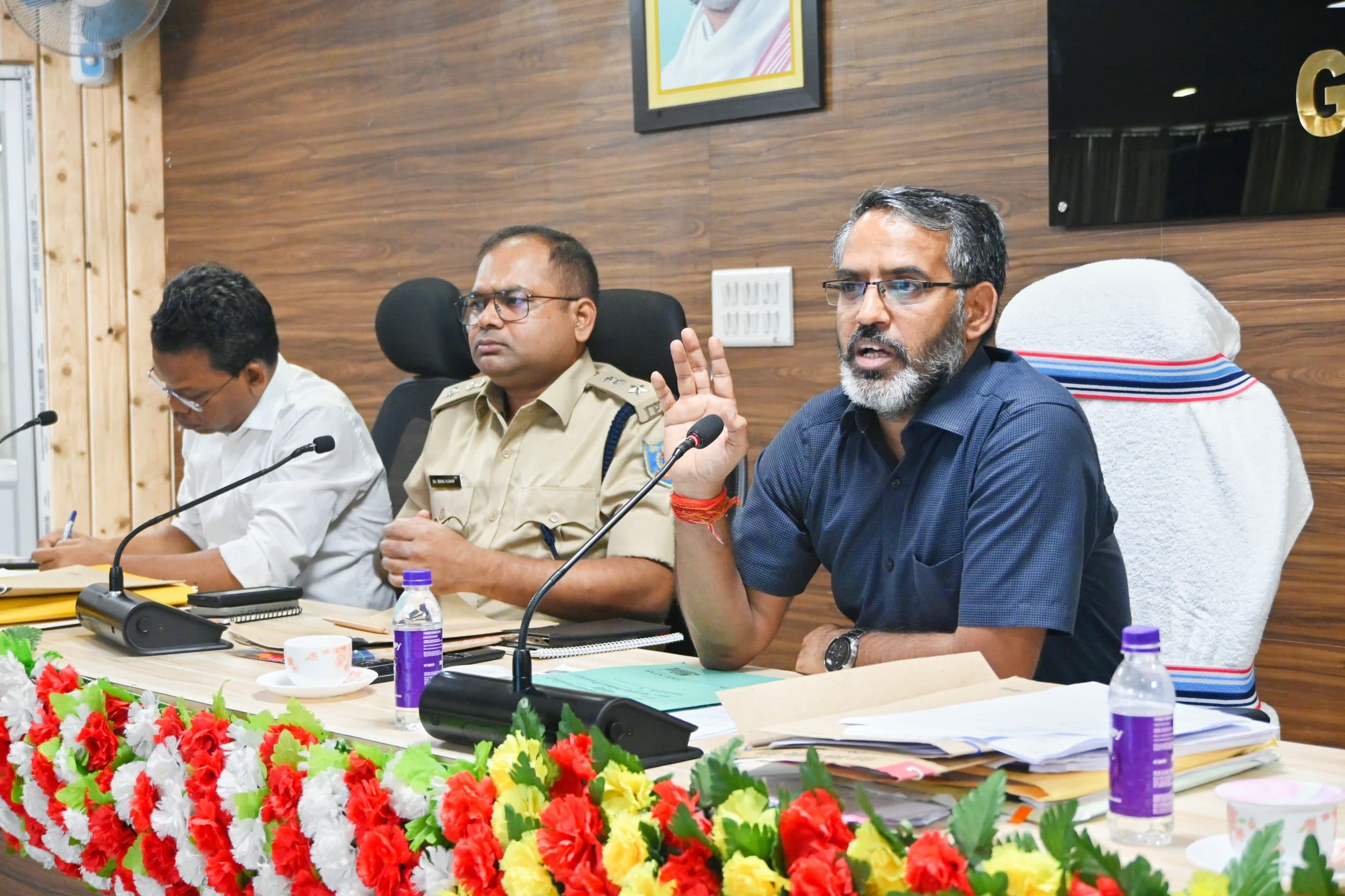 Giridih News :अधिकारी आपसी समन्वय स्थापित कर करें काम : डीसी