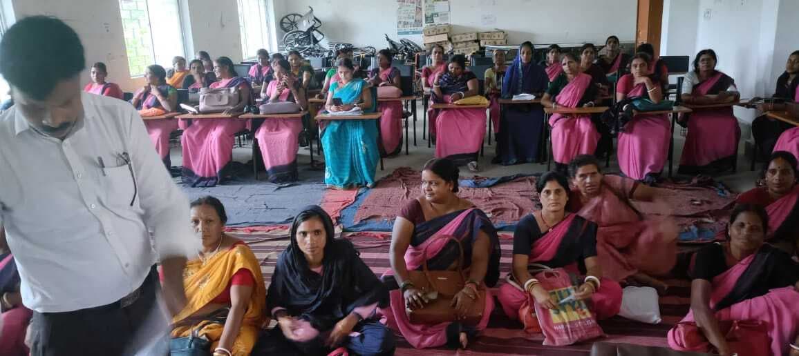 Giridih News :आंगनबाड़ी कर्मियों की क्षमता वृद्धि को ले प्रशिक्षण शुरू