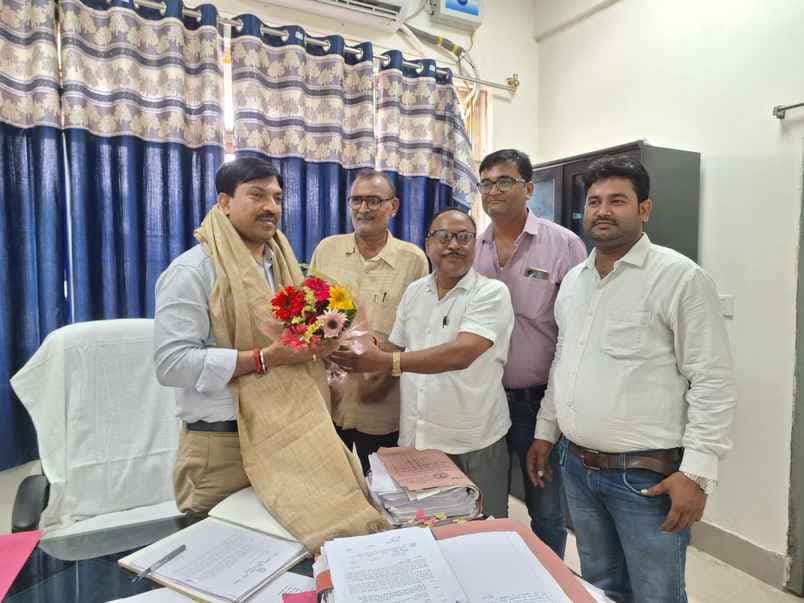 नवनियुक्त डीएसओ का पीडीएस डीलरों ने किया सम्मान