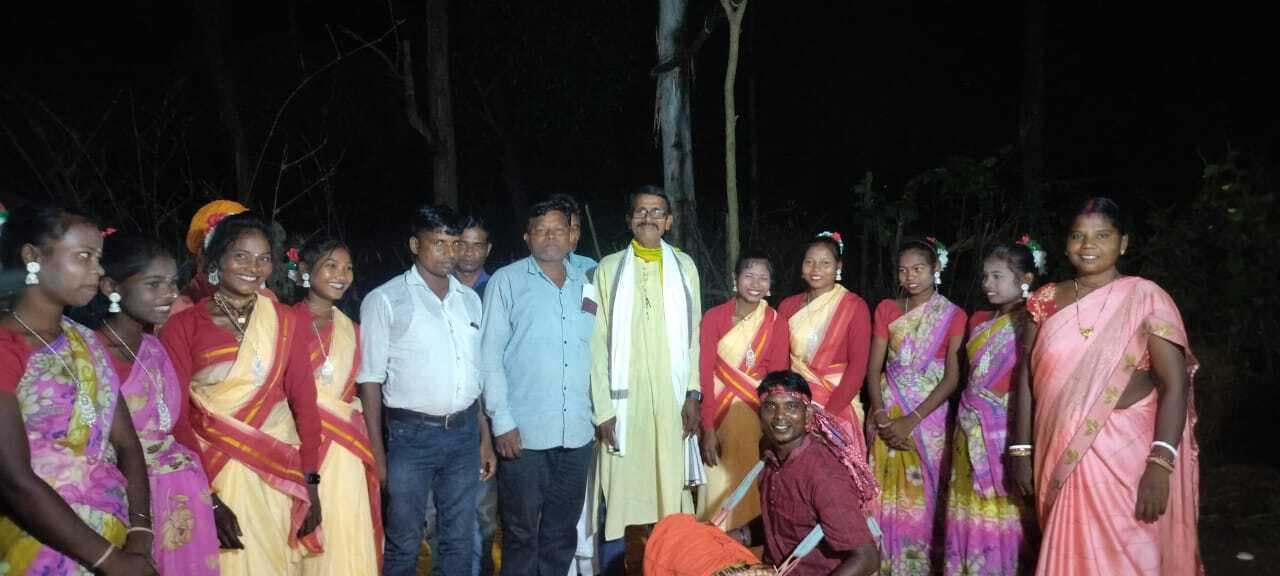 East Singhbhum News : राष्ट्रपति व प्रधानमंत्री ने पाता झुमूर कलाकारों की प्रशंसा की