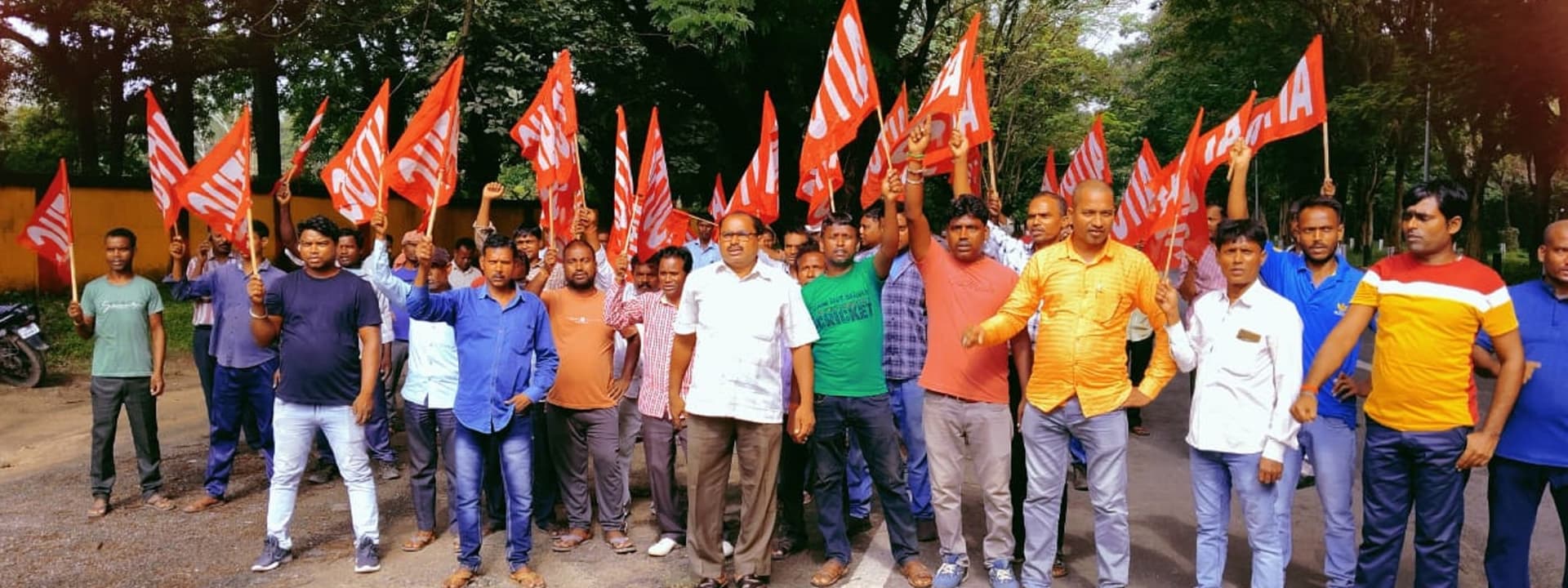 Bokaro News : मांगों को लेकर बीएसएल के ठेका मजदूरों ने किया प्रदर्शन