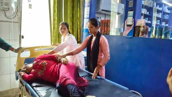 पारिवारिक विवाद के बाद जीएनएम ने किया कीटनाशक का सेवन, हालत गंभीर