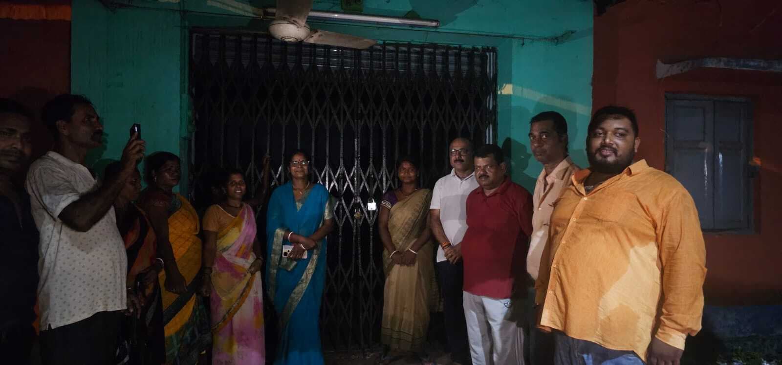 Bokaro News : स्मार्ट मीटर के विरोध में सबस्टेशन में तालाबंदी