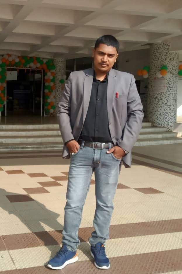 Jamshedpur News : परसुडीह : कमरे में आइना पर सॉरी मोटो लिख कर प्रोफेसर ने लगायी फांसी