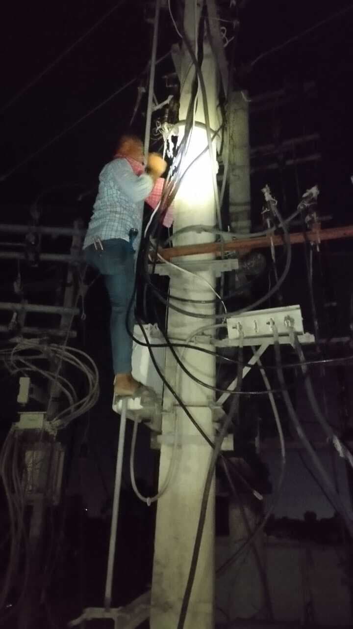 Samastipur : केबल पोल से टूटकर लटका, ढ़ाई घंटे गुल रही बिजली