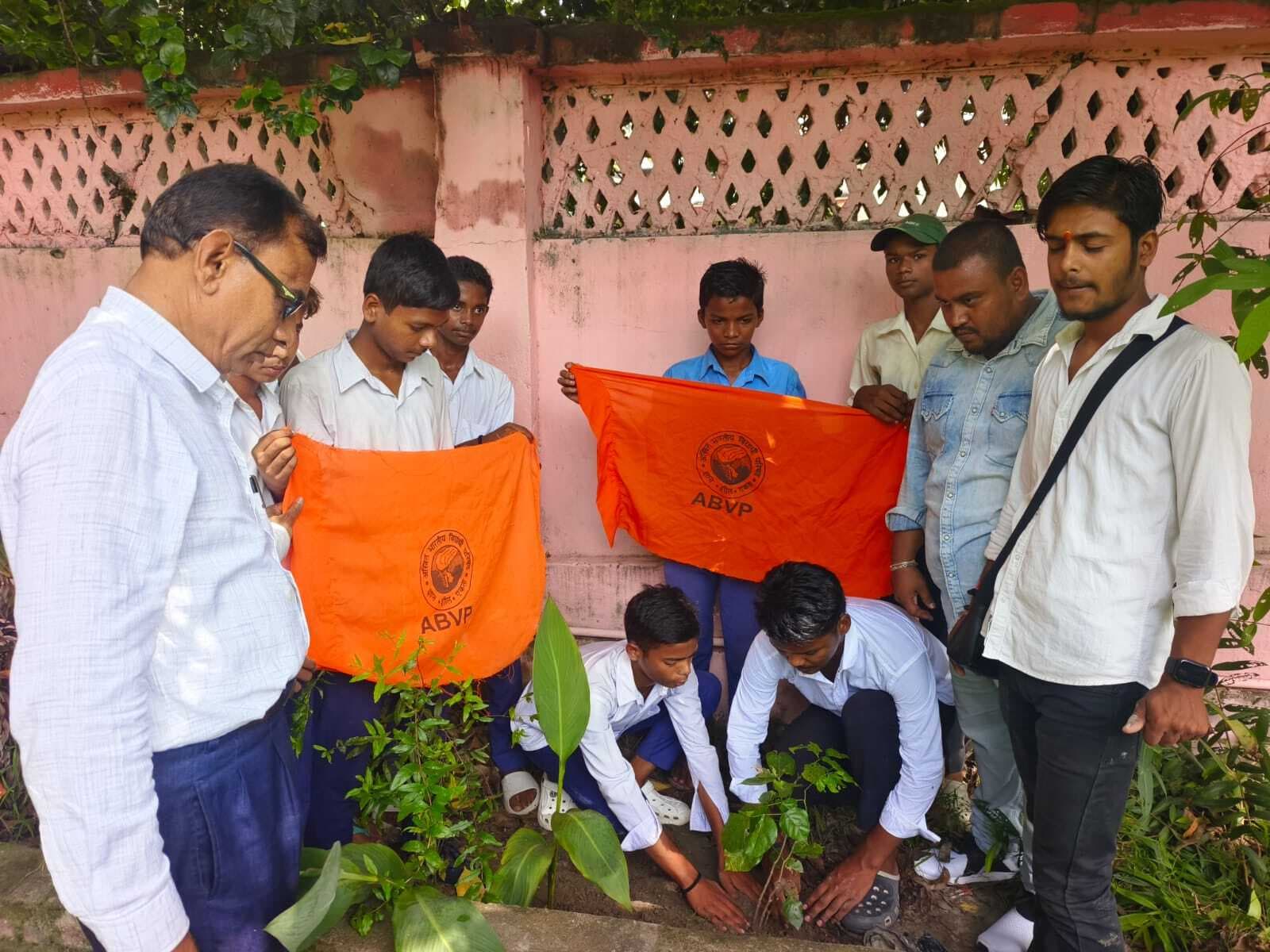 Samastipur : पौधारोपण के लिए अभाविप ने किया प्रेरित