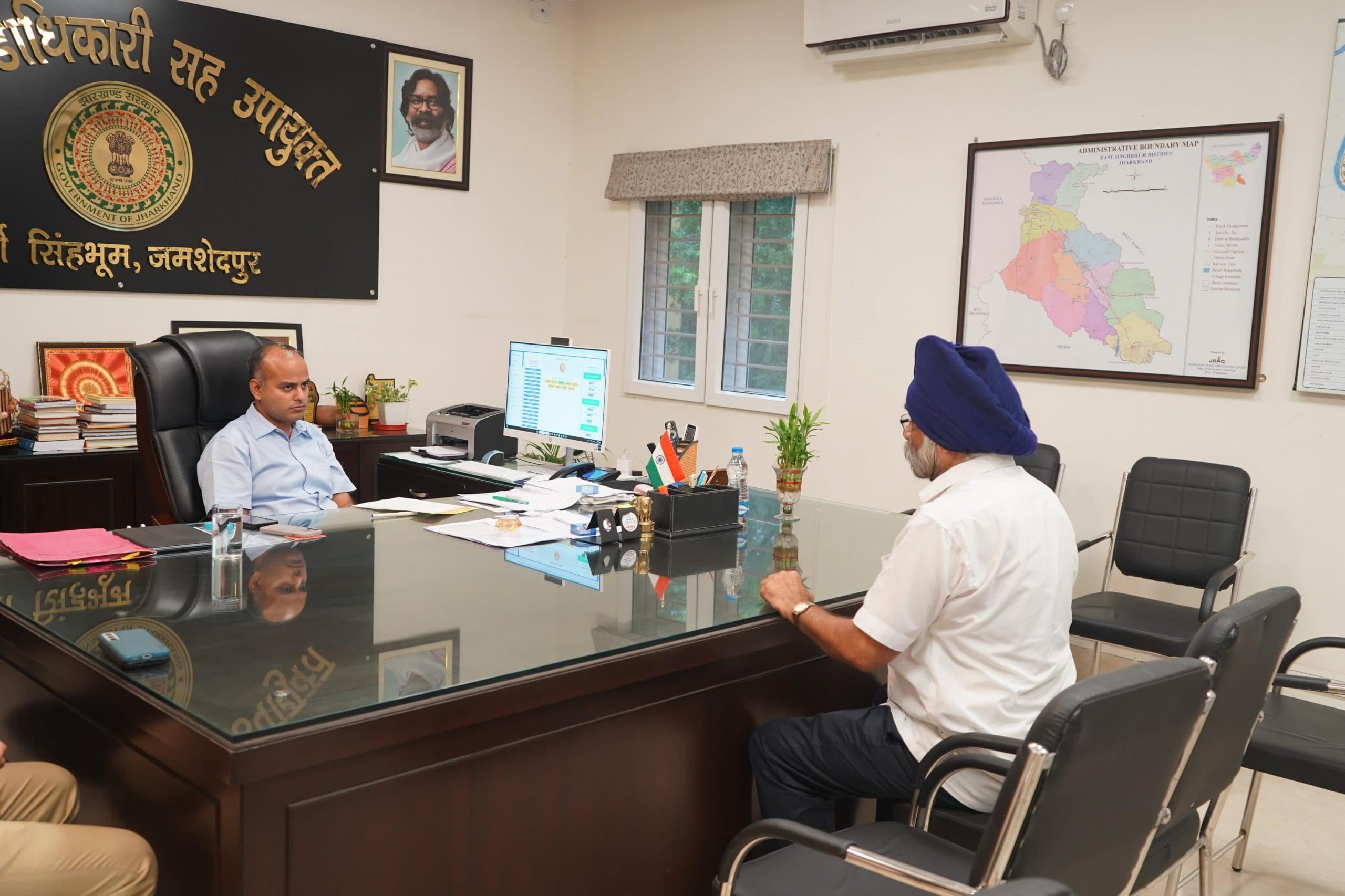 Jamshedpur news. नागरिकों से प्राप्त प्रत्येक आवेदन की होगी ट्रैकिंग, आवेदक कार्यालयों में नहीं लगाये चक्कर