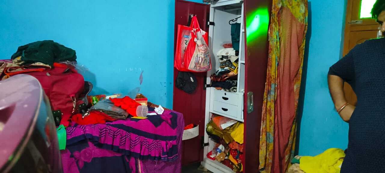 चोरों ने एक घर में की चाेरी