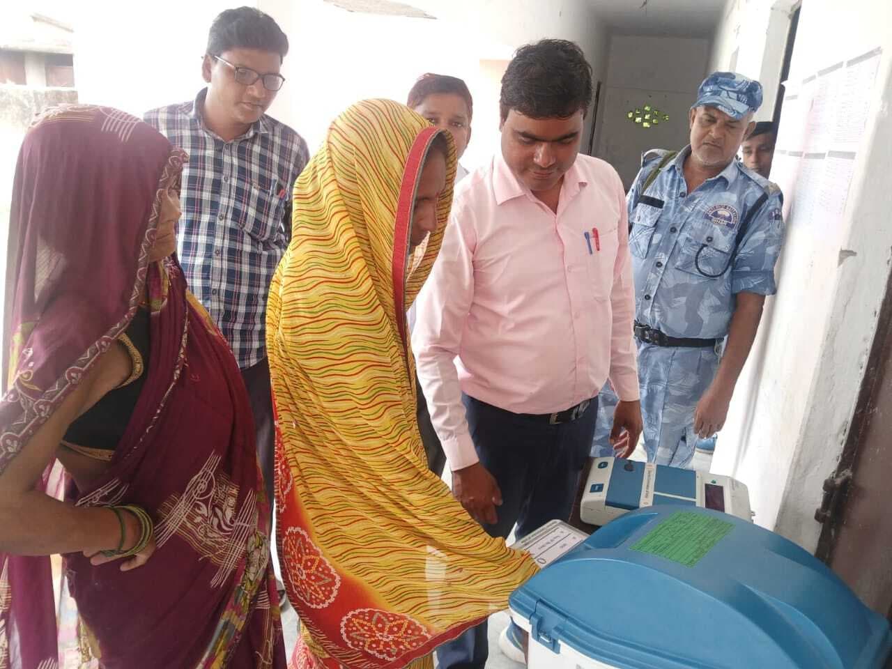 मांझा की पंचायतों में जागरूकता के लिए पहुंचा डेमोंस्ट्रेशन वैन