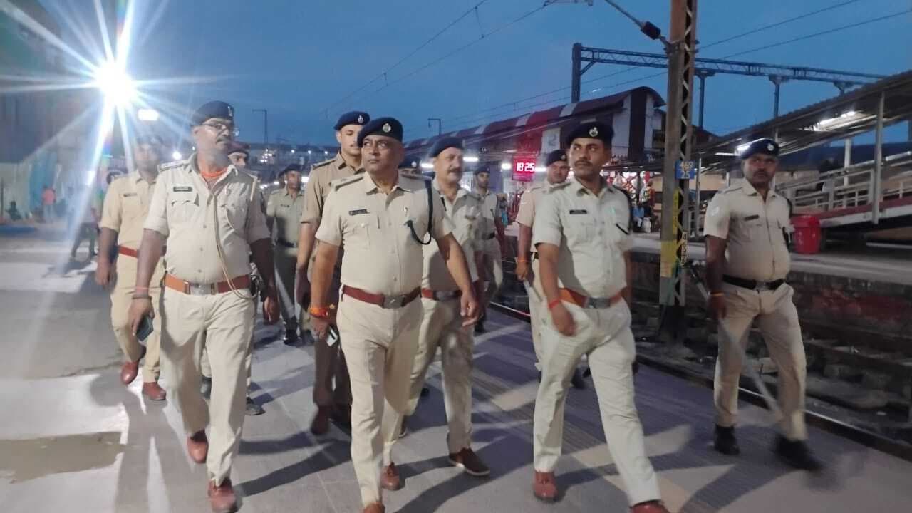 ट्रेनों के उद्घाटन से पहले गया स्टेशन पर चला सघन सर्च अभियान